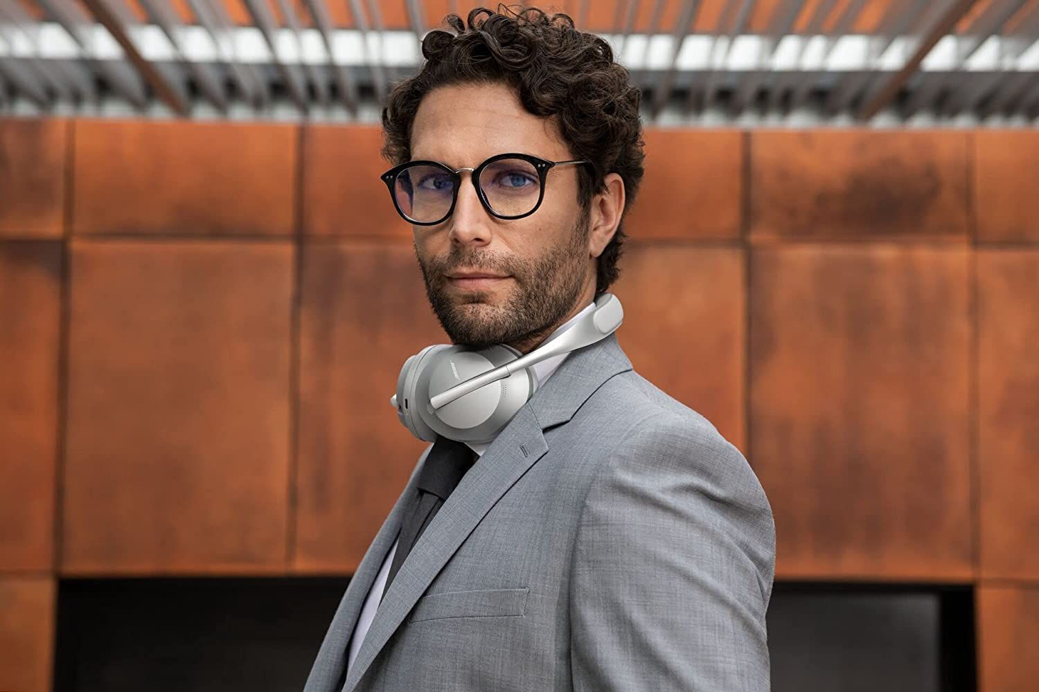 Bose Noise Cancelling Bluetooth Headphones 700, Over-Ear Wireless with Built-In Microphone for Clear Calls & Alexa Voice Control