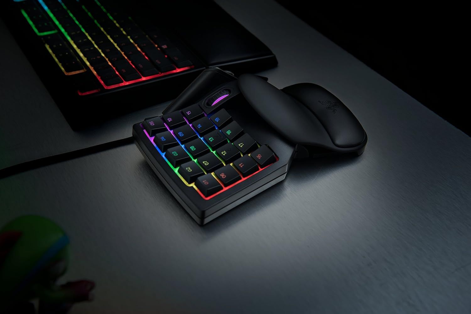RAZER TARTARUS V2: 32 Progammable Keys - Detachable Palm Rest - Razer Mecha-Membrane Mid-Height Keys-Gaming Keypad