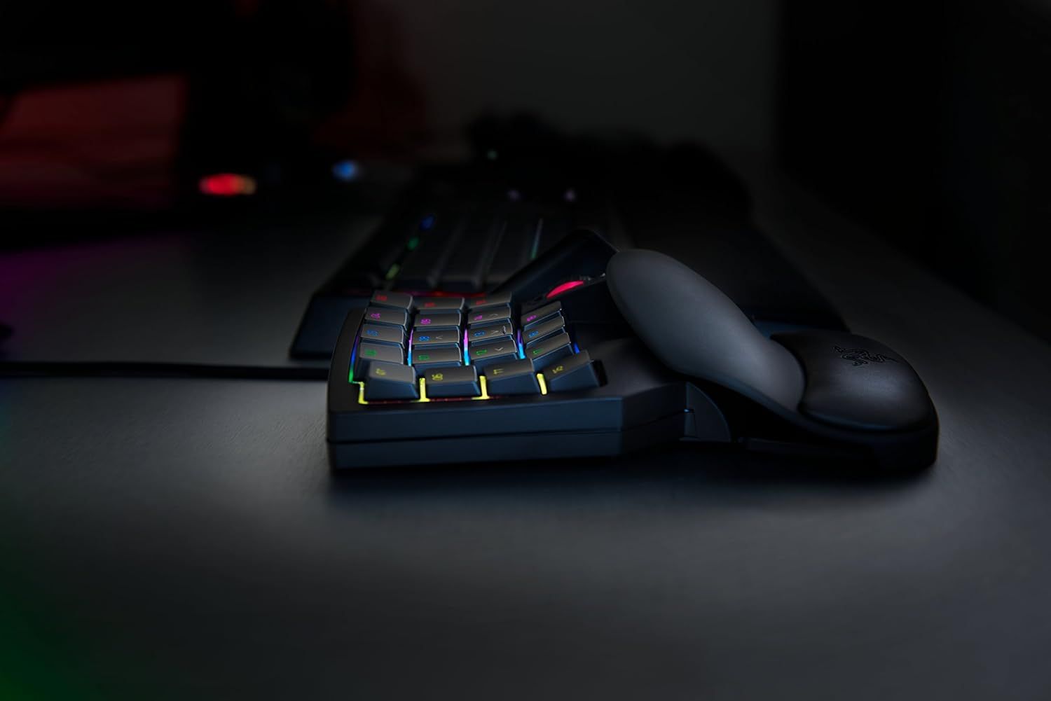 RAZER TARTARUS V2: 32 Progammable Keys - Detachable Palm Rest - Razer Mecha-Membrane Mid-Height Keys-Gaming Keypad
