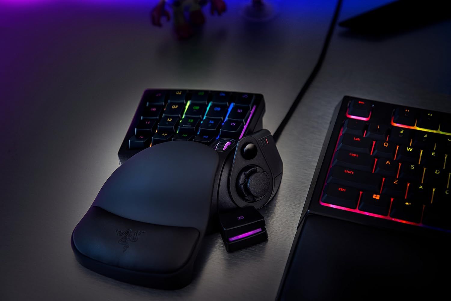 RAZER TARTARUS V2: 32 Progammable Keys - Detachable Palm Rest - Razer Mecha-Membrane Mid-Height Keys-Gaming Keypad